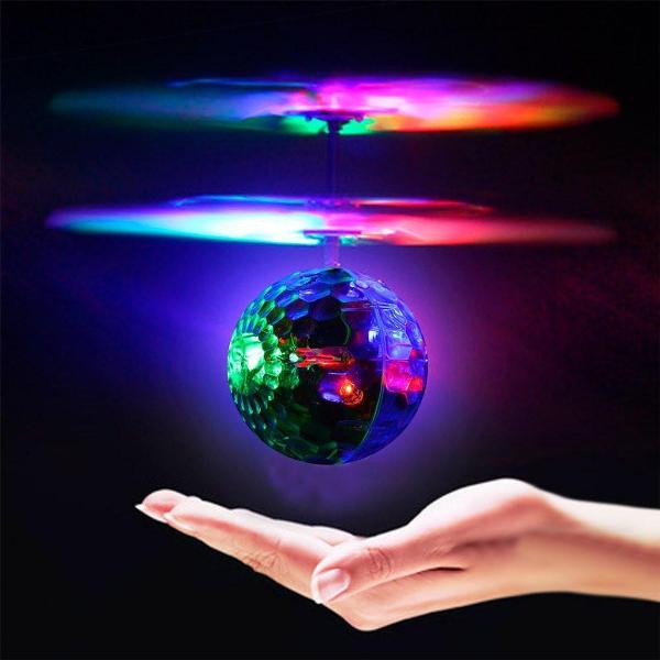 flying_ball_1_g7dl-kd Πολύχρωμη φωτιζόμενη ιπτάμενη μπάλα - ελικοπτεράκι - Flying ball OEM - Image 1